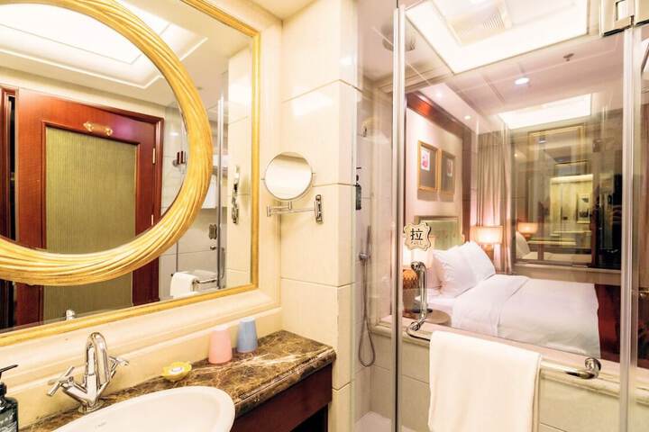 Room 21 of 28