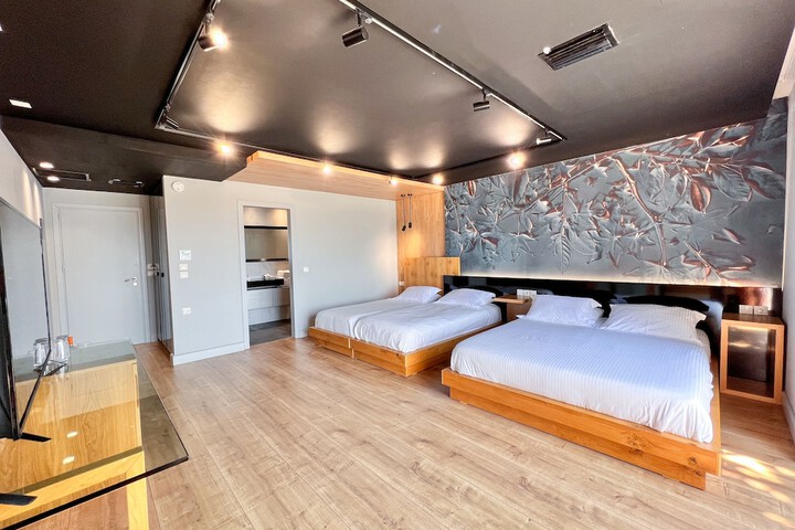 Room 18 of 148