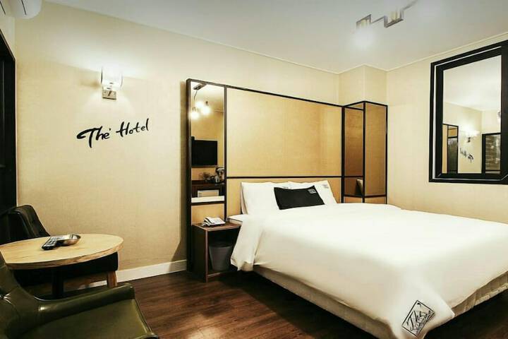 Room 12 of 18