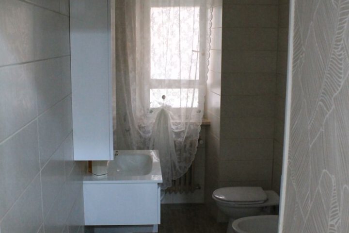 Room 7 of 12