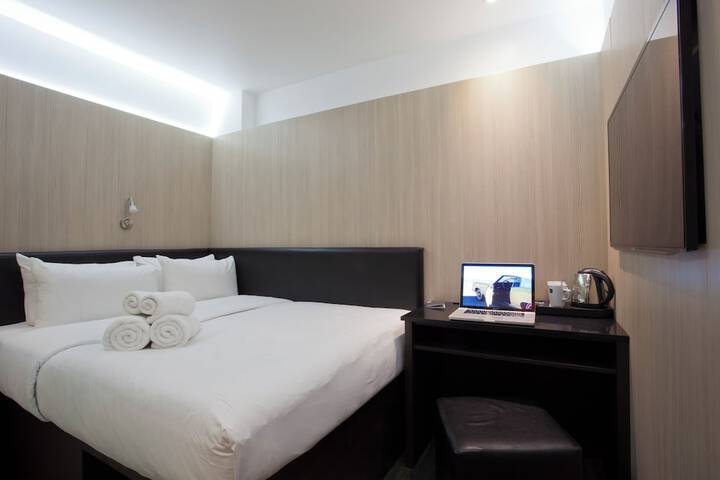 Room 8 of 28