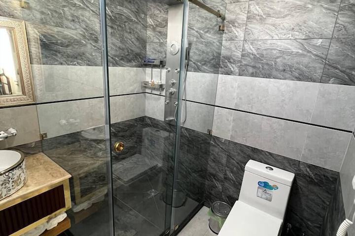 Room 18 of 29