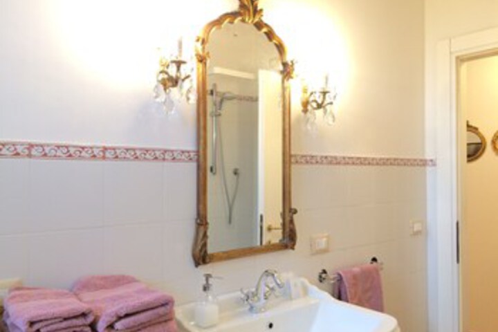 Room 10 of 53