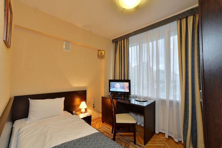 Room 6 of 95