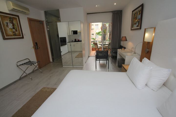 Room 21 of 68