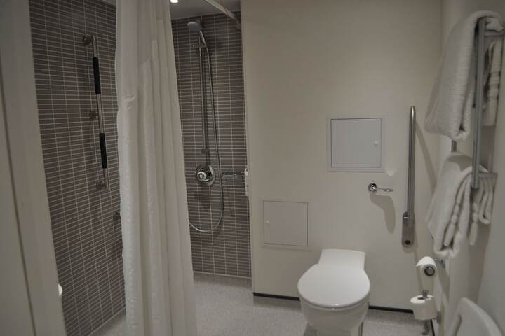 Room 4 of 137