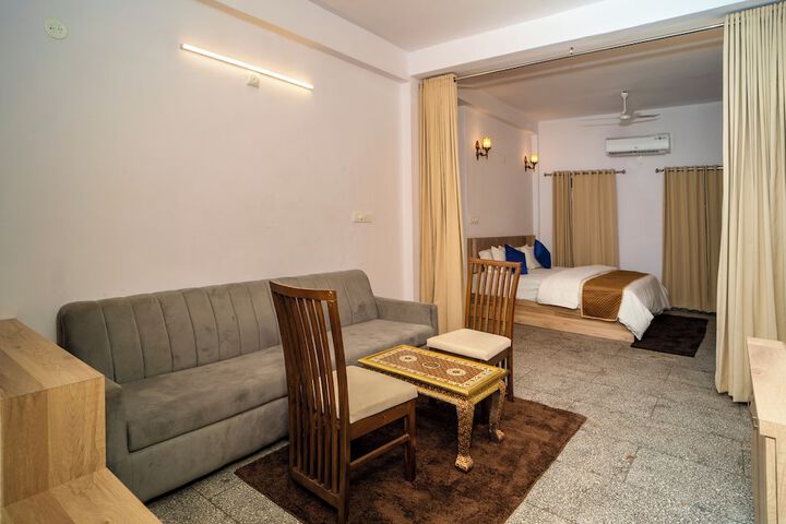 Room 2 of 39