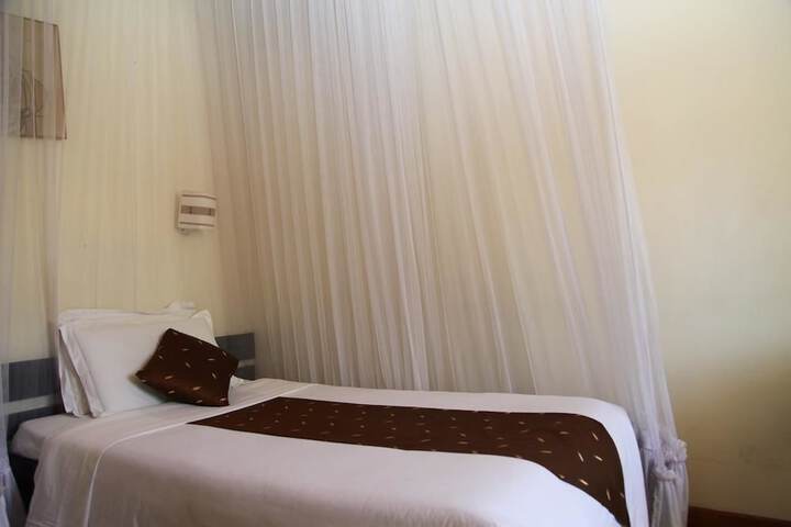 Room 6 of 30