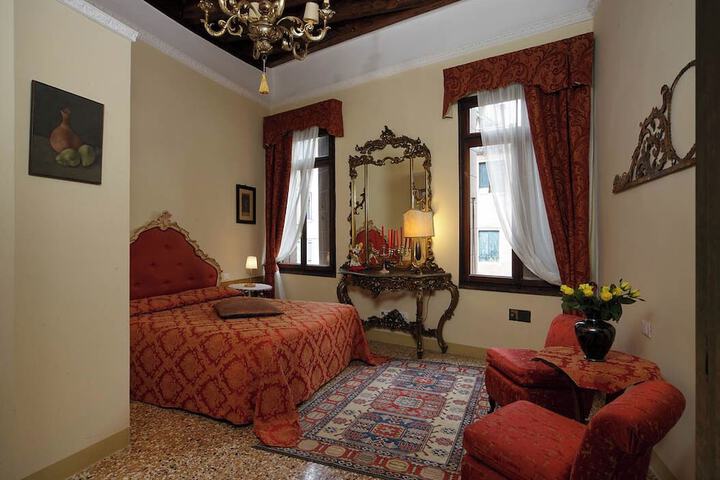 Room 27 of 72