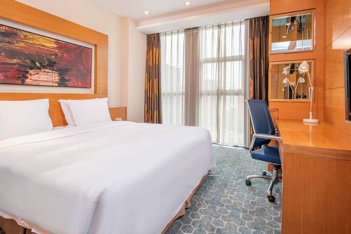Room 4 of 42