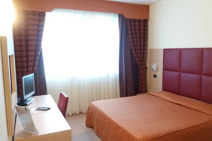 Room 10 of 31