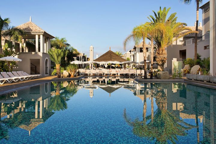 Hotel with Pool