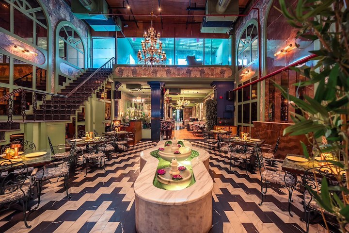 Dining 36 of 49