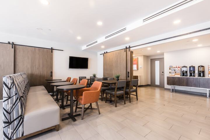 Breakfast area