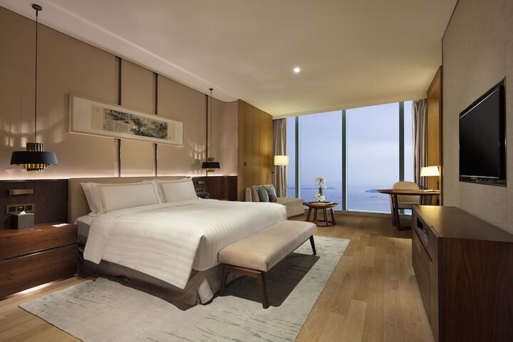 Room 3 of 99