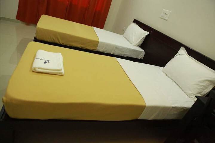 Room 6 of 16