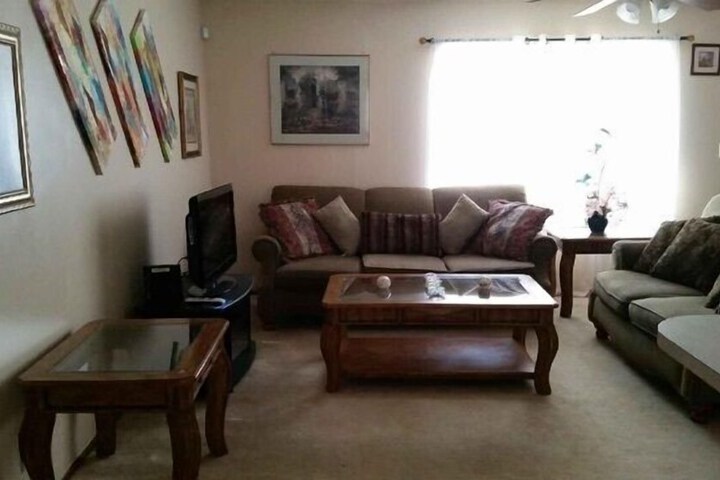 Room 6 of 12