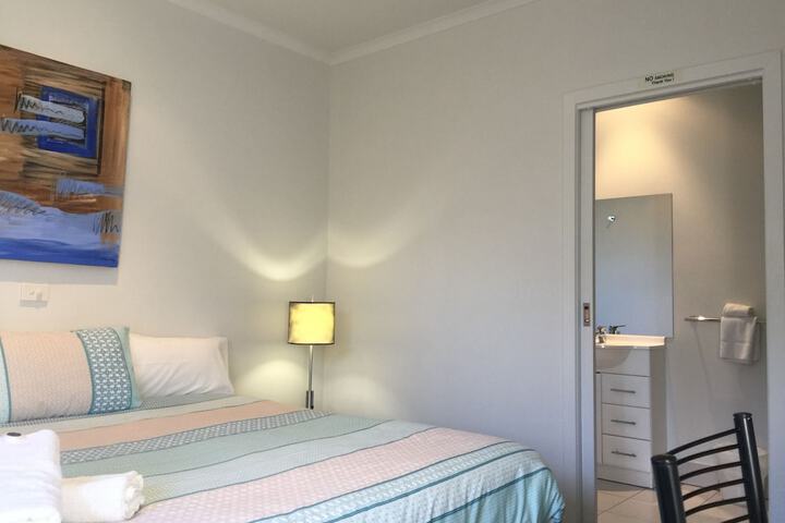 Room 4 of 62