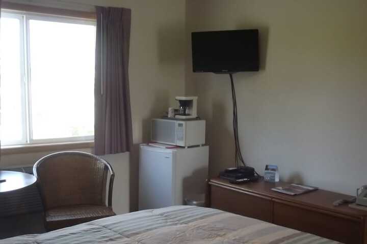 Room 4 of 81