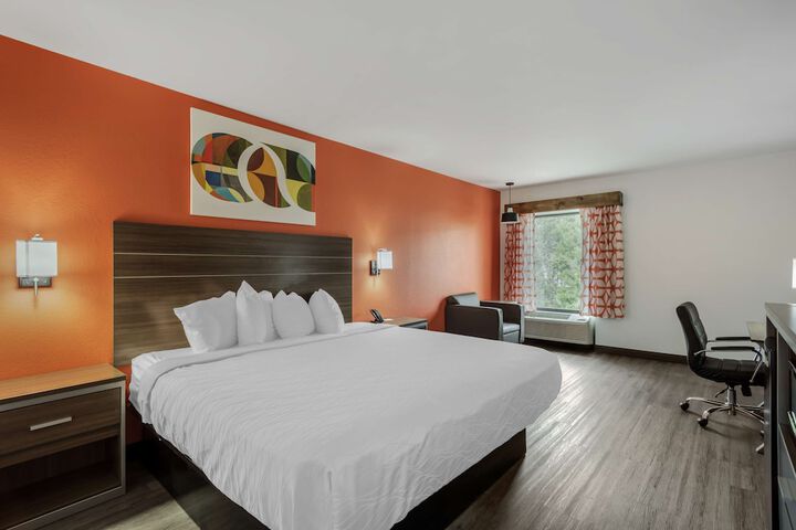 1 King Bed Microwave and Refrigerator WiFi Continental Breakfast (22 of 34)