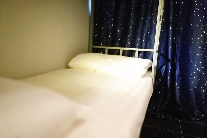 Room 7 of 43