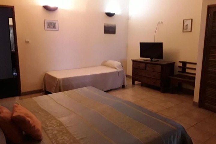 Room 8 of 9