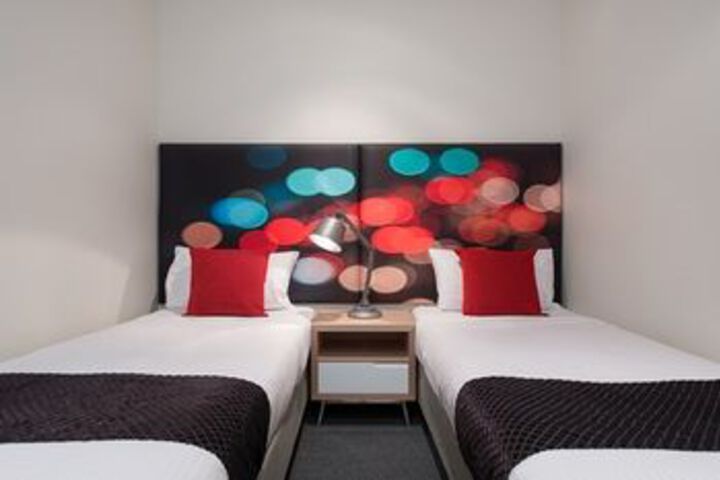 Room 16 of 32