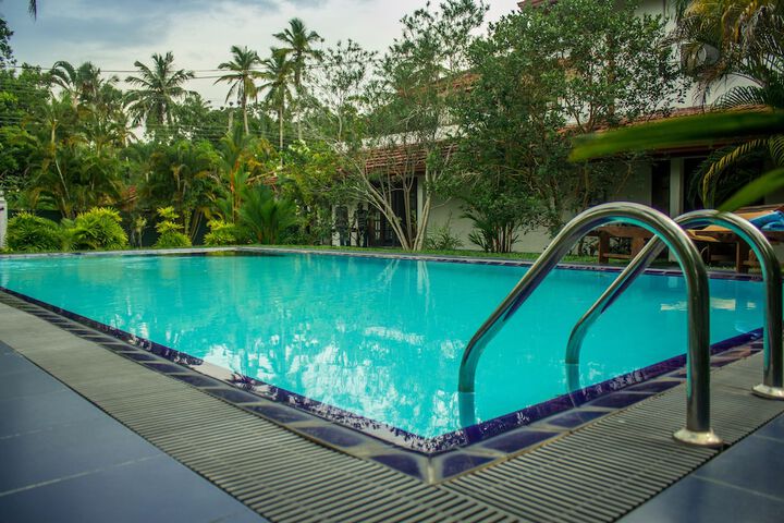 Pool 32 of 81