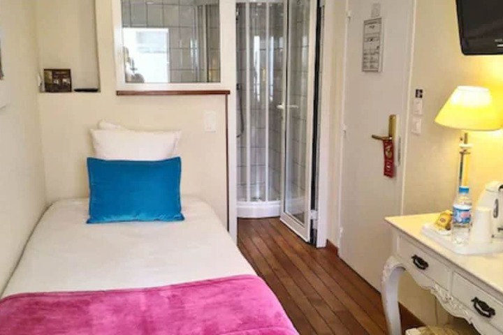 Room 8 of 29