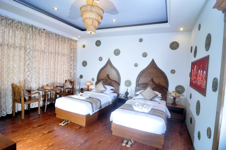 Room 14 of 76