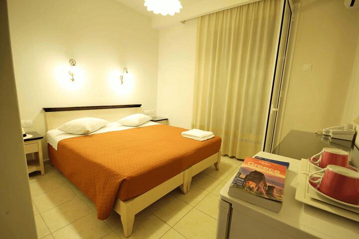 Room 13 of 33