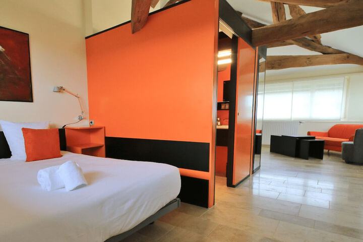 Room 25 of 84