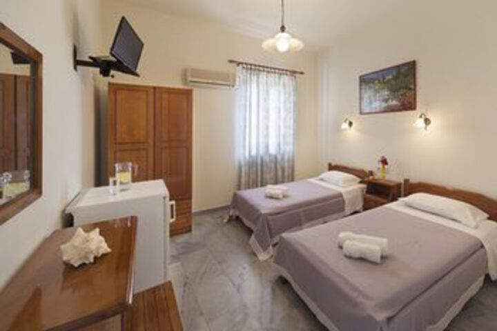Room 5 of 12