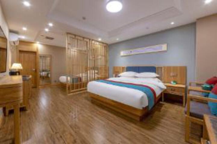 Room 10 of 10
