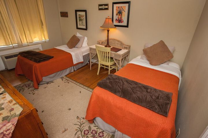 Room 4 of 33