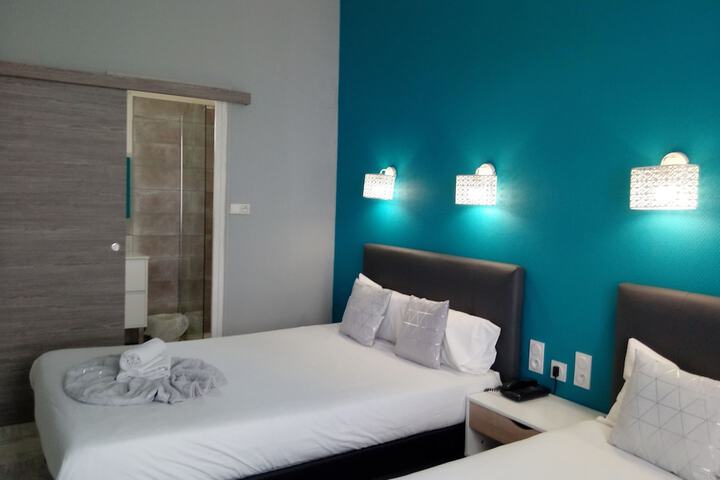 Room 34 of 62