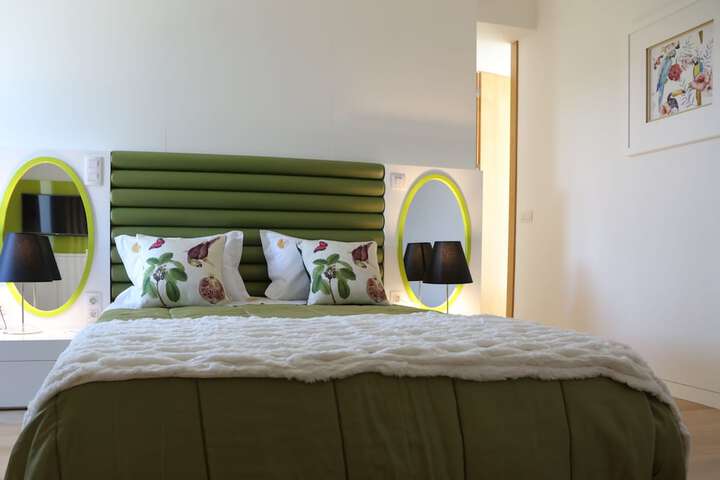 Room 6 of 73