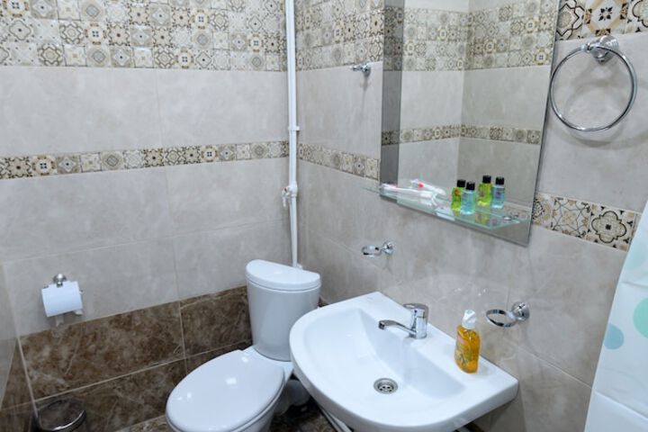 Room 12 of 27