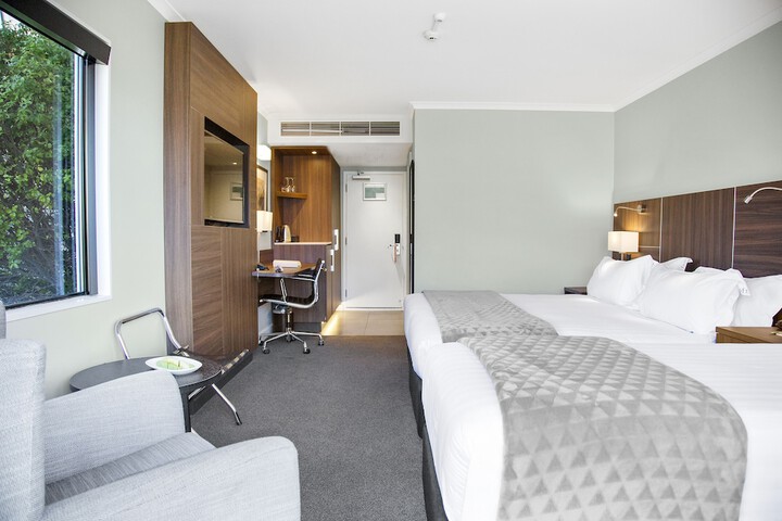 Room 11 of 106