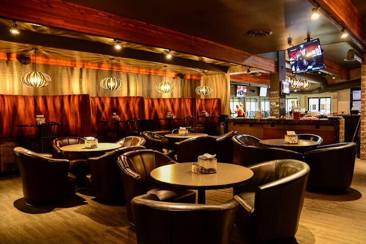 Lounge 16 of 22
