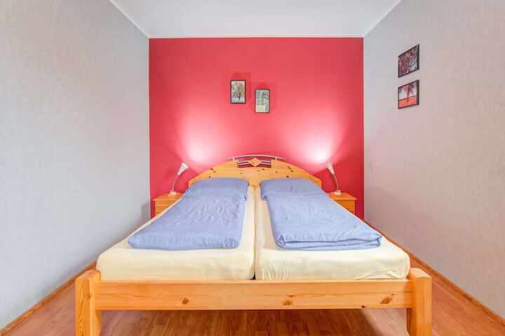 Room 8 of 40