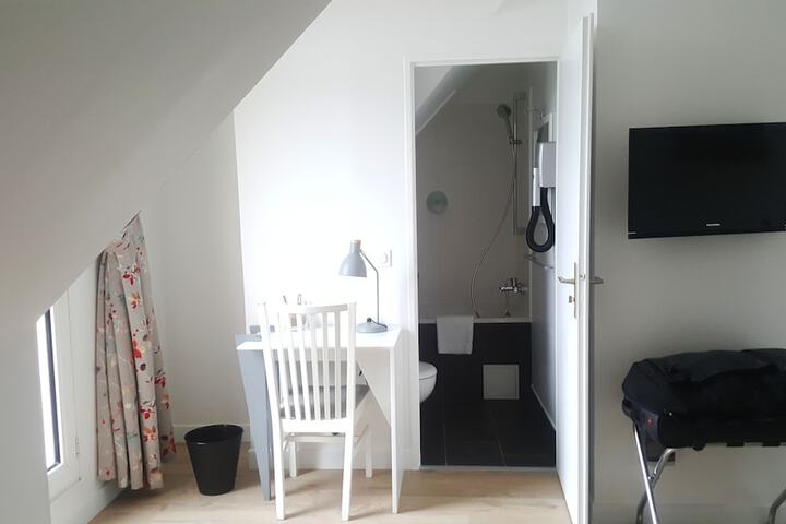 Room 42 of 62