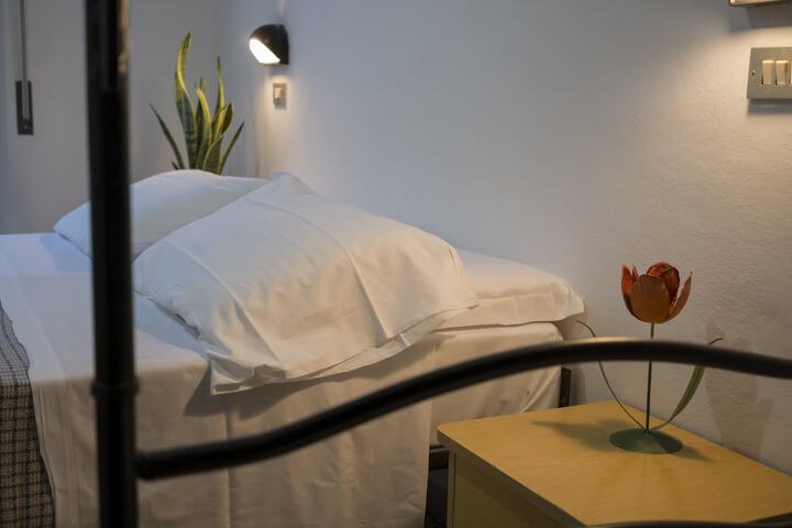 Room 4 of 11