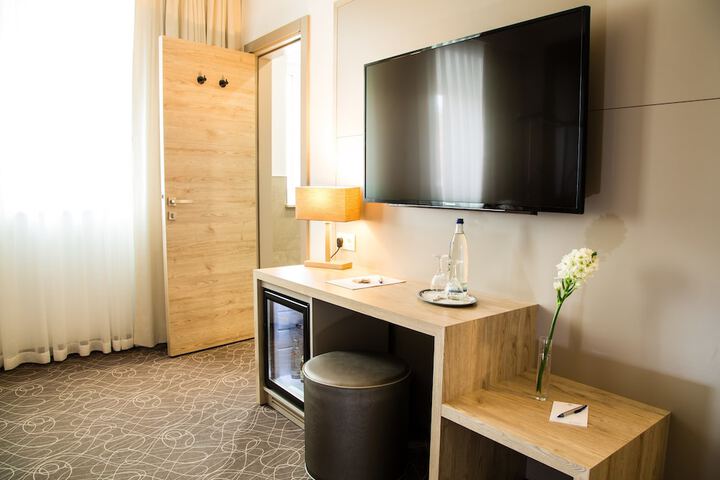 Room 12 of 36