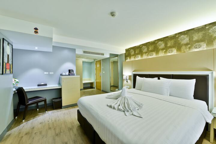 Room 15 of 35