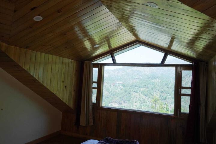 Room 6 of 28