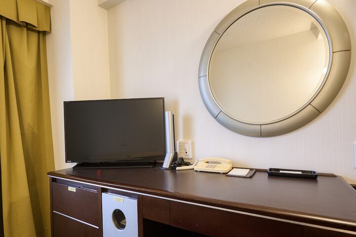 Room 30 of 103