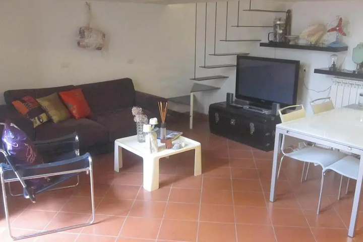 Room 4 of 18