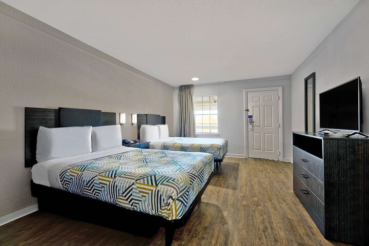 2 Double Beds (5 of 5)