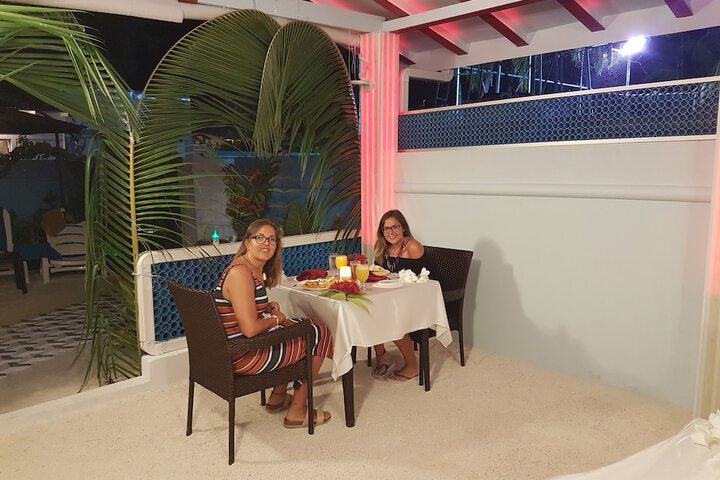 Dining 7 of 11